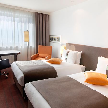 Holiday Inn Almaty By Ihg Exterior photo