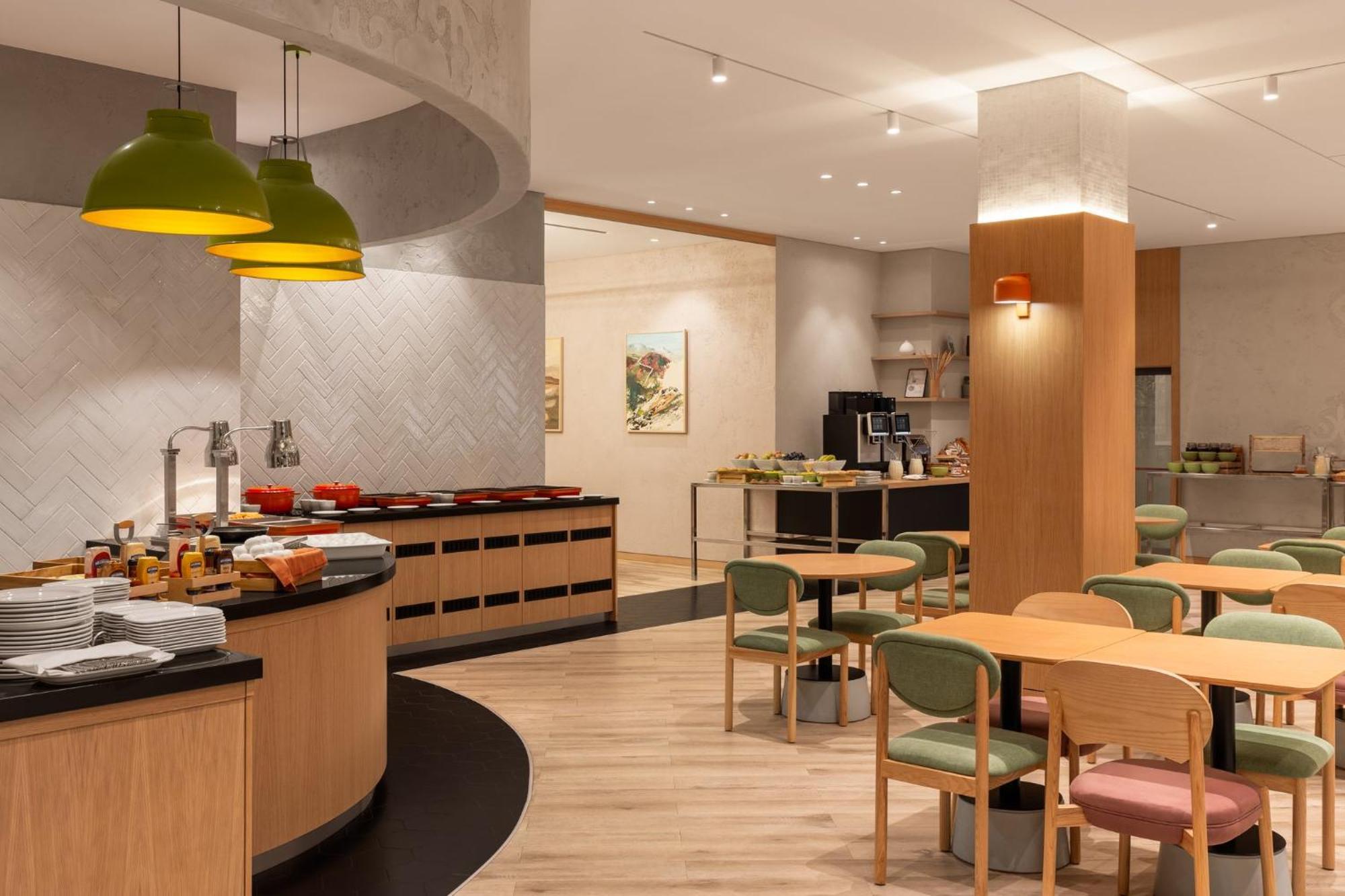 Holiday Inn Almaty By Ihg Exterior photo