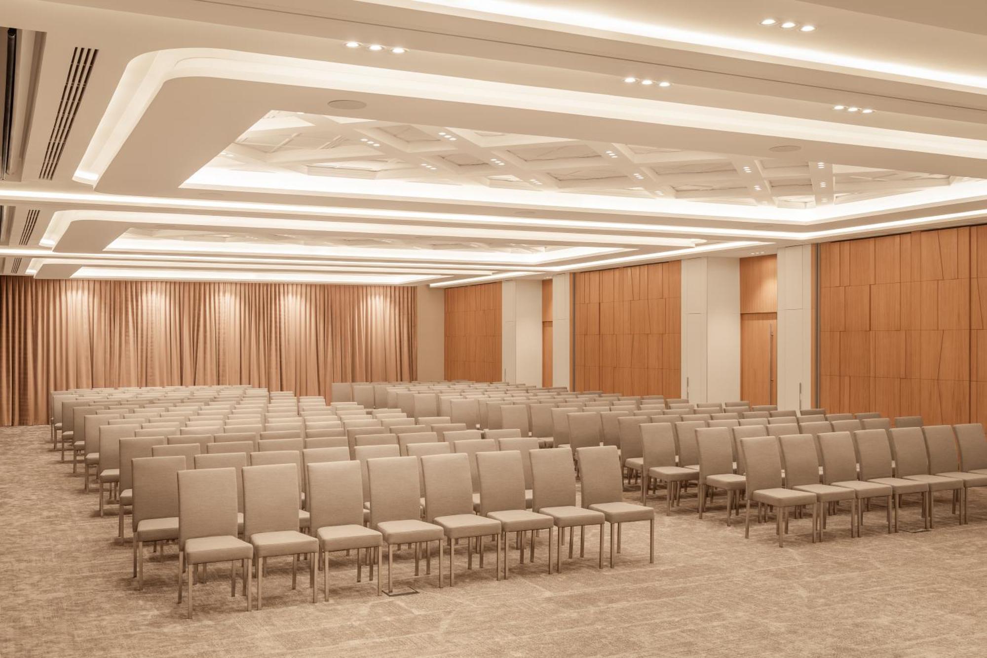 Holiday Inn Almaty By Ihg Exterior photo